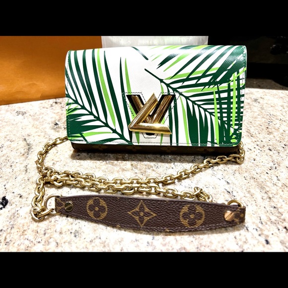 LOUIS VUITTON PALM TWIST MONOGRAM WALLET ON CHAIN - Picture 3 of 16